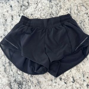 hotty hot low rise lined 2.5” lulu shorts